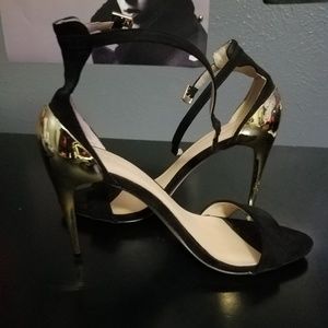 NWOT Zara gold heels